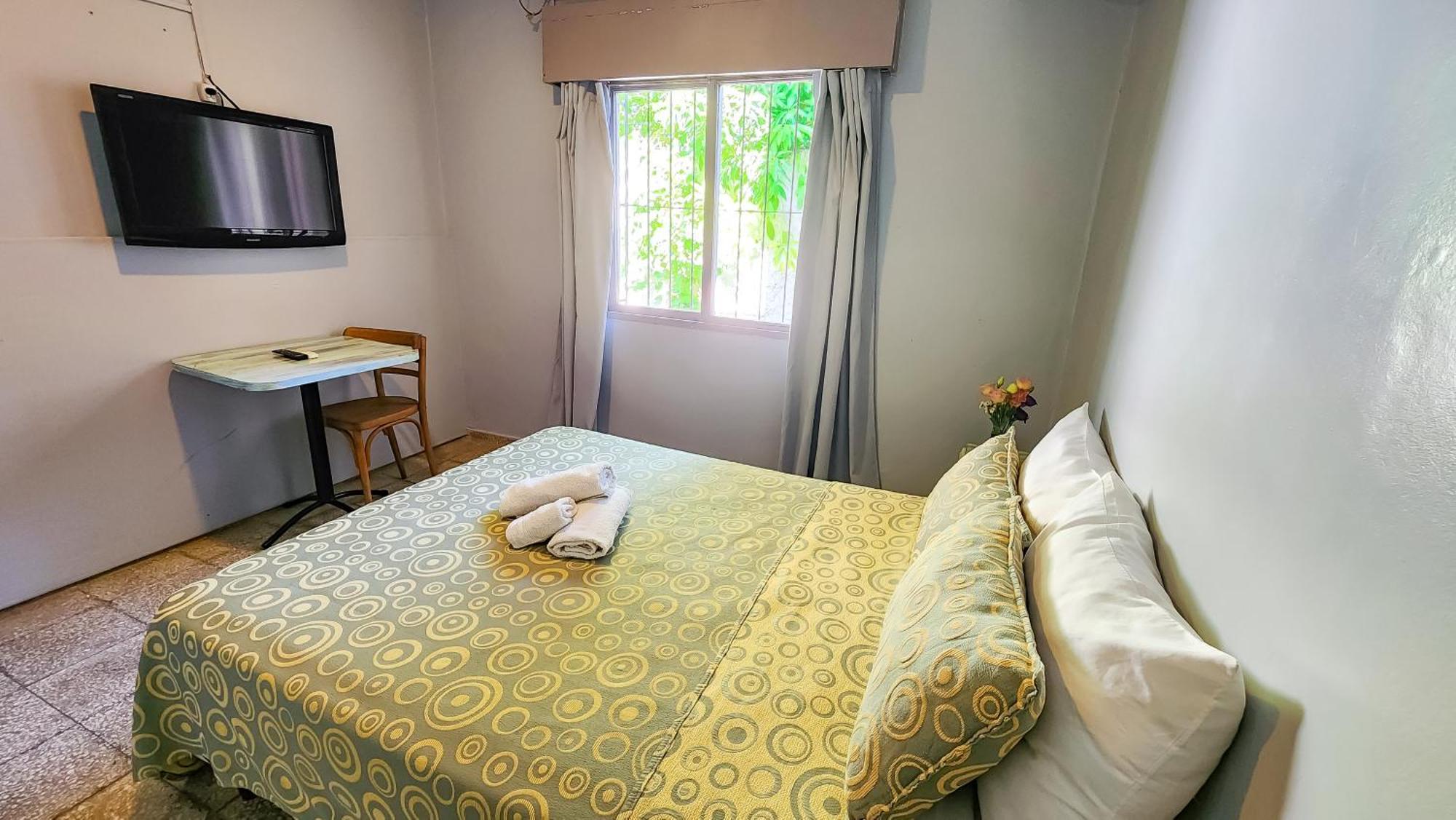 Hotel Juan B Justo Mendoza Zimmer foto